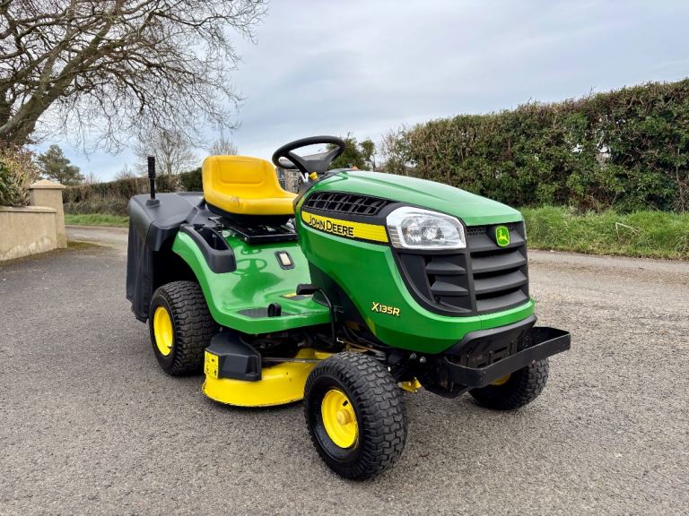 John Deere Ride On Lawnmower 