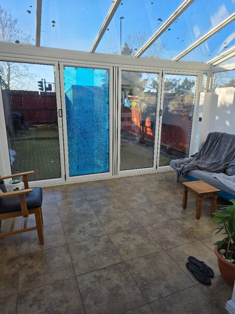 Double room to rent at Feltham tw13 