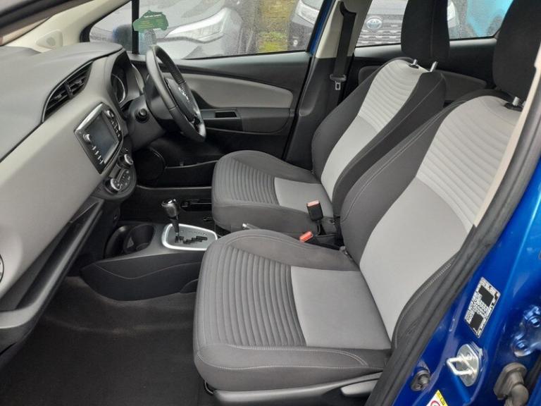 Toyota Yaris VVT-I ICON TECH +nav + camera, AUTO, 2 OWNERS, BLUE
