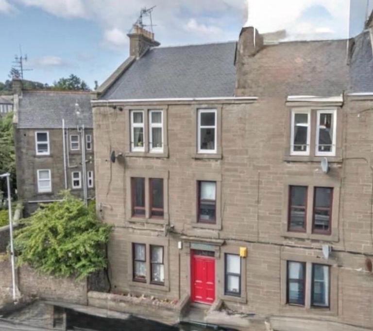2 Bedroom Ground Floor Flat. Lochee Dundee available now 