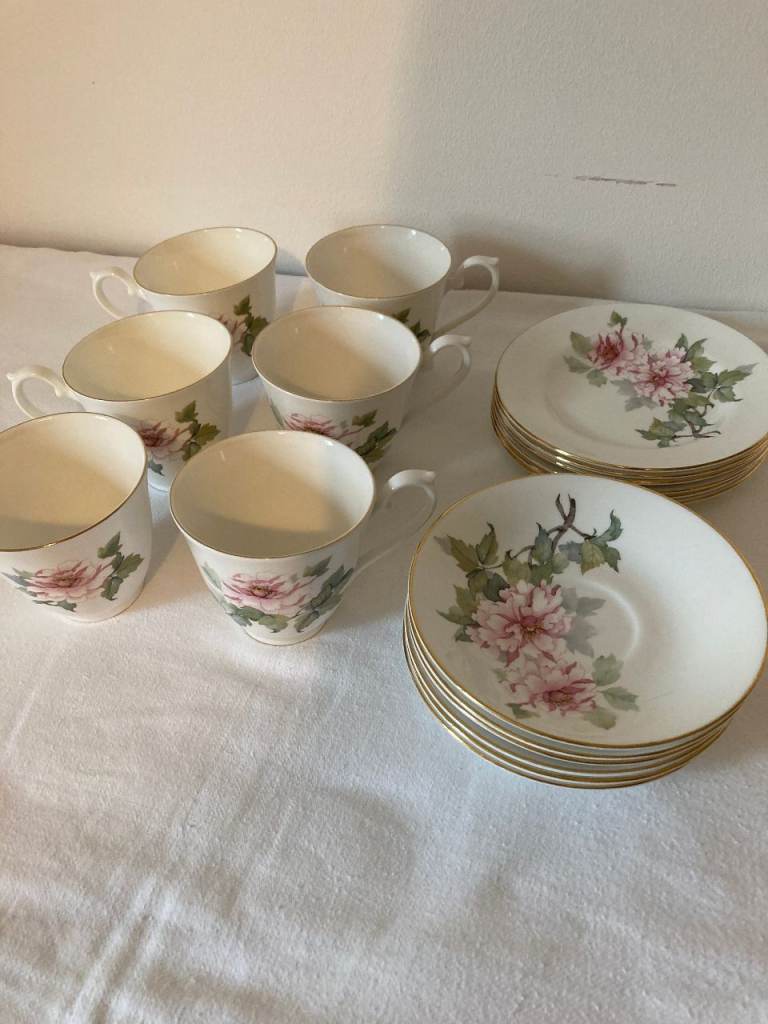 Vintage Royal Sutherland H&M Floral 18 piece fine bone china Tea Set