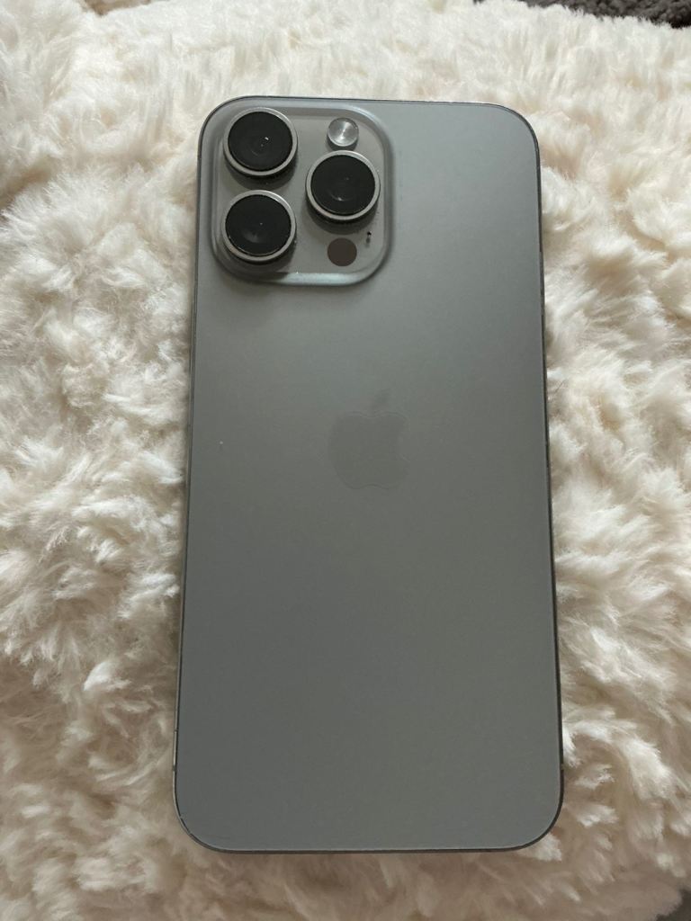 *iphone 15 pro max UNLOCKED