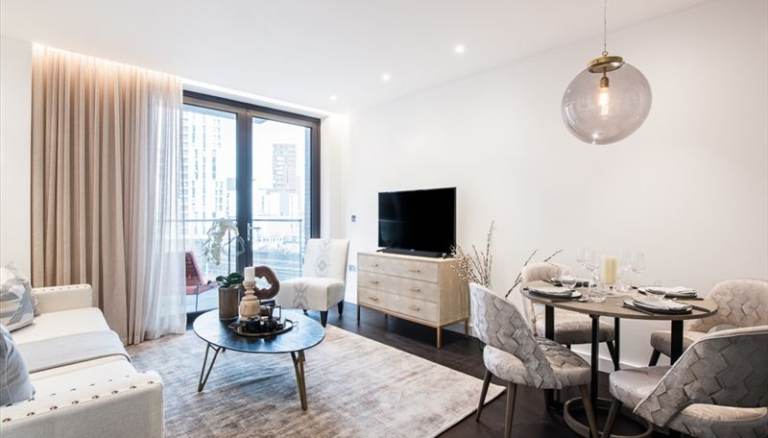 Third floor one bedroom with concierge flat in Nine Elms SW11