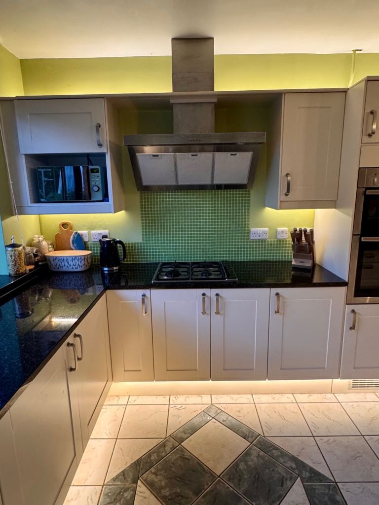 Large Kitchen plus Applicances
