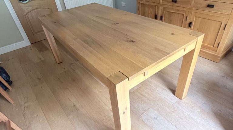 Solid Oak Dining Table – Good Condition
