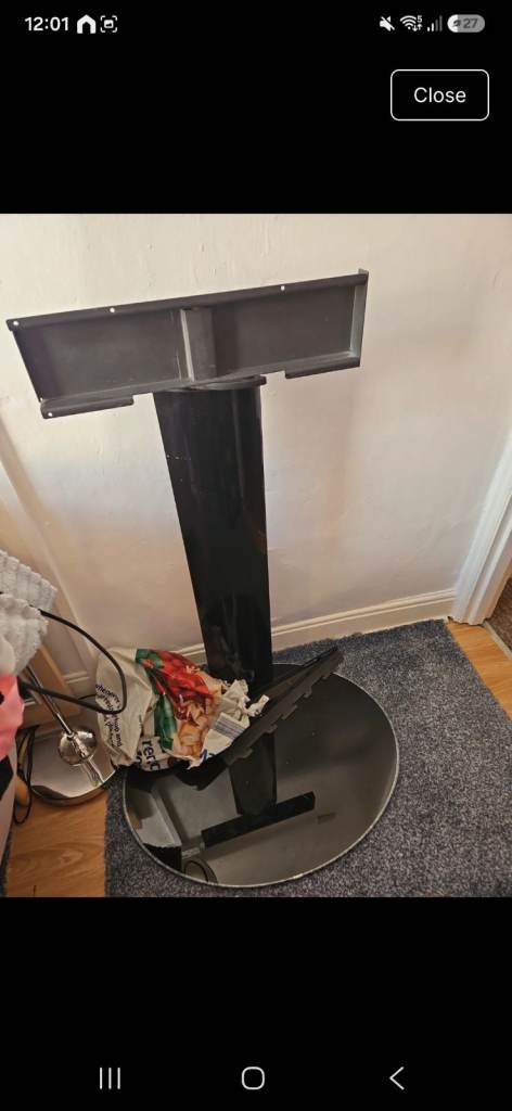 Black Glass TV Stand with Mount – Good Condition