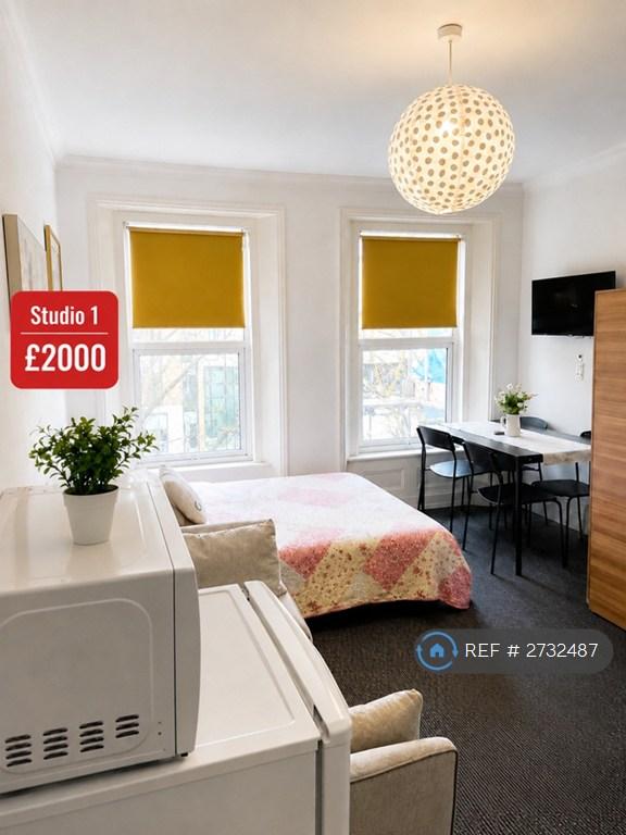 Studio flat in Upper St, London, N1 (#2732487)