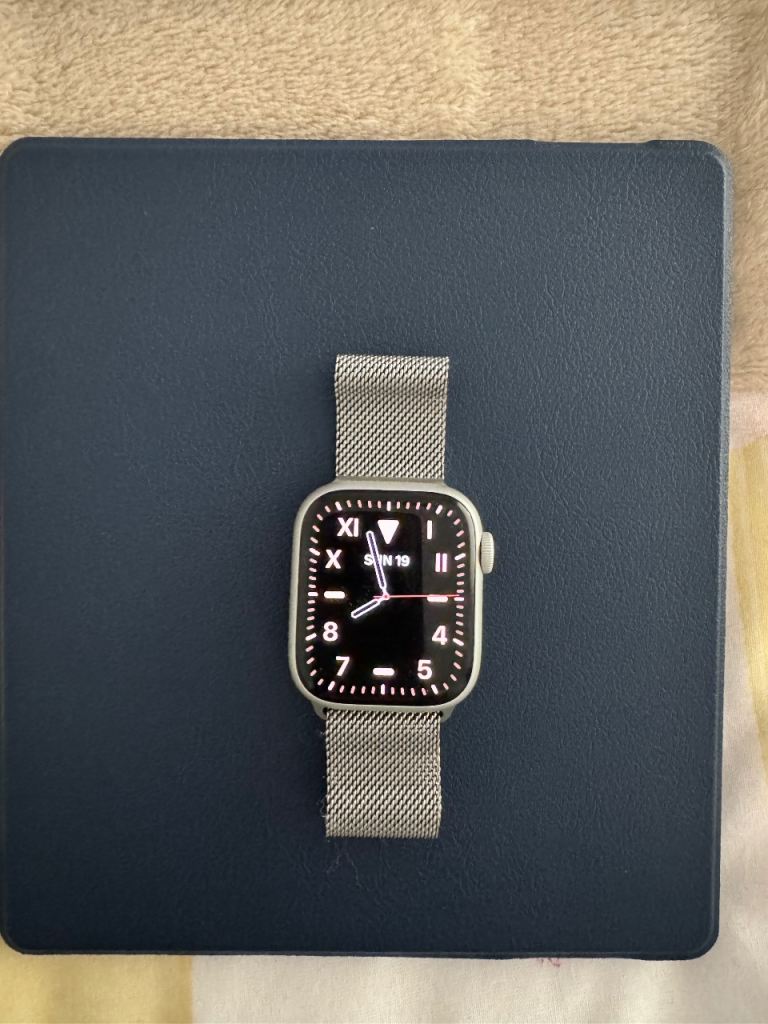 Apple Watch Series 8 – Silver with Milanese Loop, Good Condition