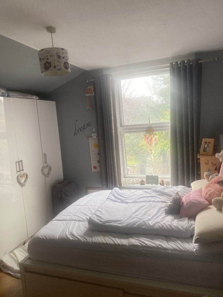 Spacious & Cosy Double Room For Rent AT CR0 4EU