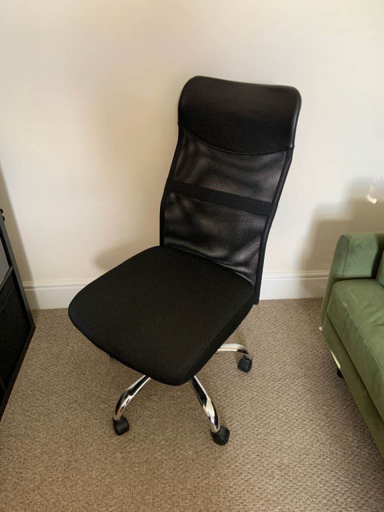 Office chair - black mesh swivel high back seat - great condition - pick up only in Sale M33