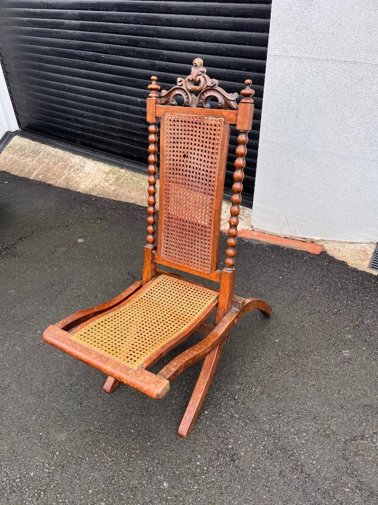 Antique foldable chair