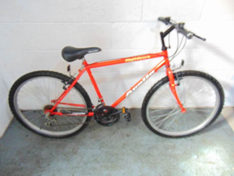 Apollo Meltdown (18" frame) Mountain Bike (free local delivery)