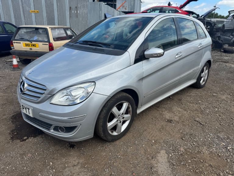 Mercedes b class b200 2008 silver BREAKING FOR PARTS 