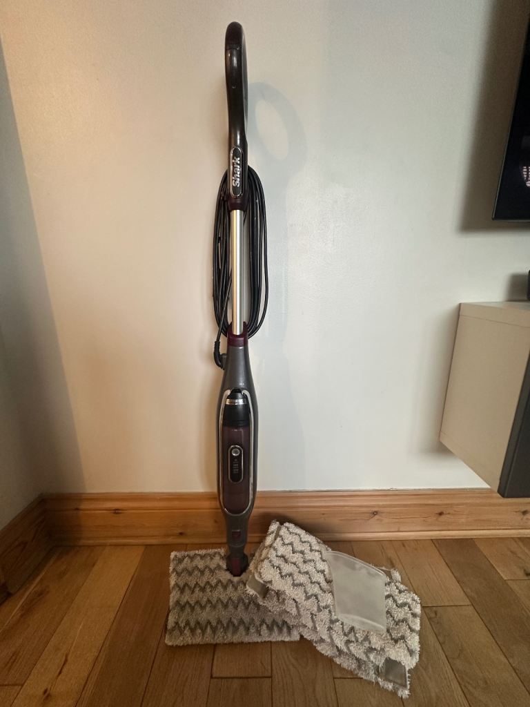 Shark Automatic Steam cleaner / mop S6003UK