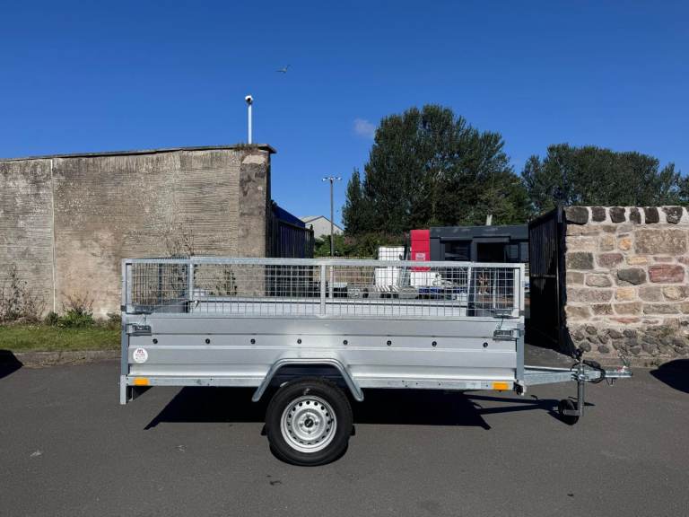 BRAND NEW 7,7ft x 4,2ft SINGLE AXLE TIPPING TRAILER WITH 40CM MESH 750KG
