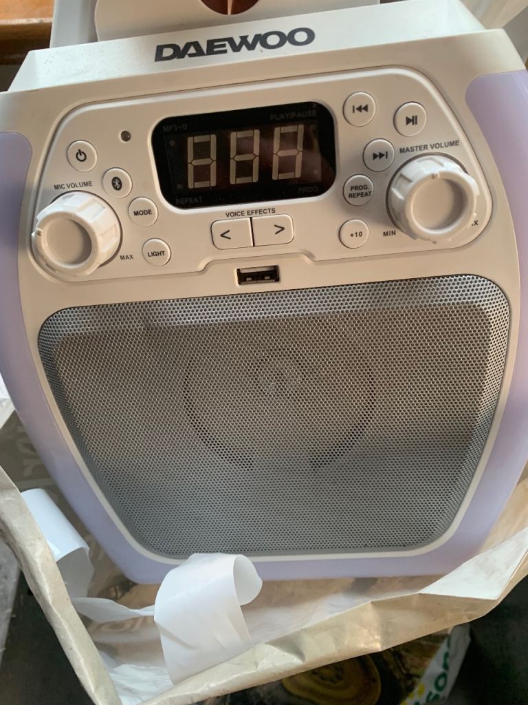 Daewoo Portable Bluetooth Karaoke Machine