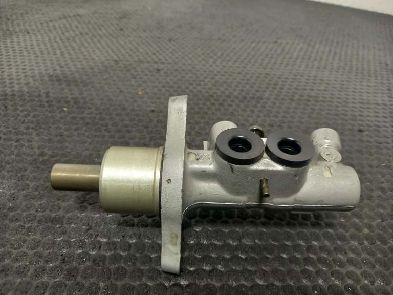 Bmw 3 Series Brake Master Cylinder 1999-2006 1.8l N46b18o0 (N46b18a) 34336785666