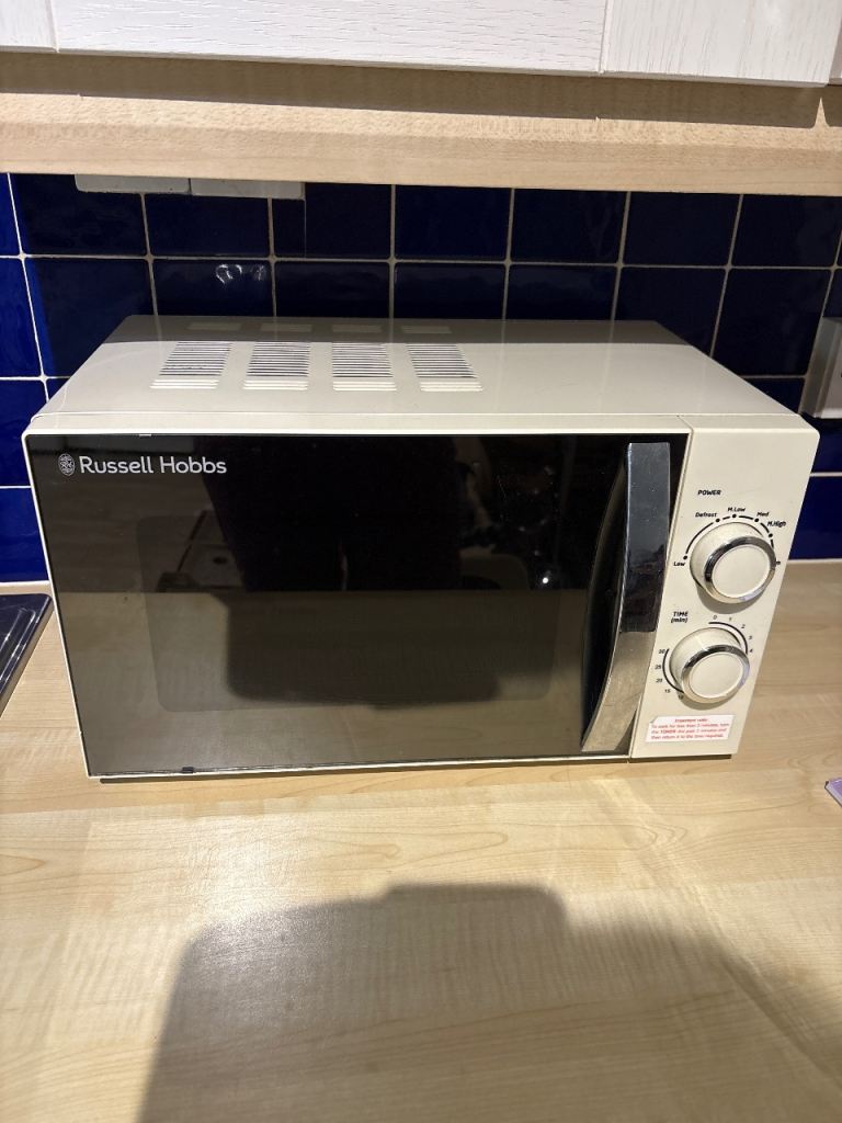 Russell Hobbs Microwave Oven – Cream, Good Condition