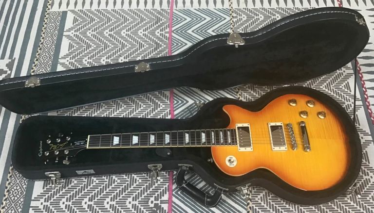 **MAY SWAP** Epiphone Les Paul Standard PlusTop PRO - Honeyburst Finish, Mint & Luxury Case