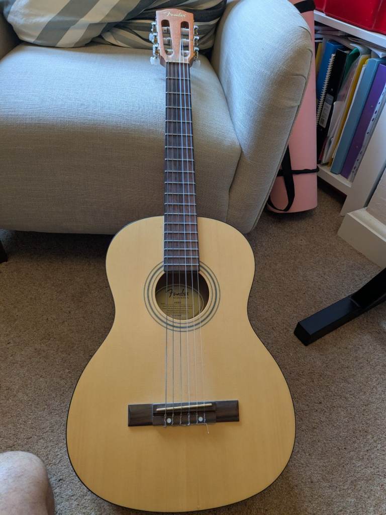 Fender esc80 3/4 size guitar for children learning 