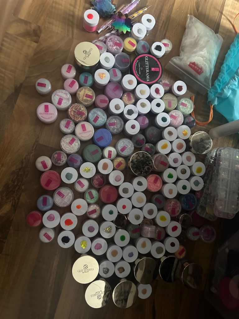 Acrylic nail accessories 