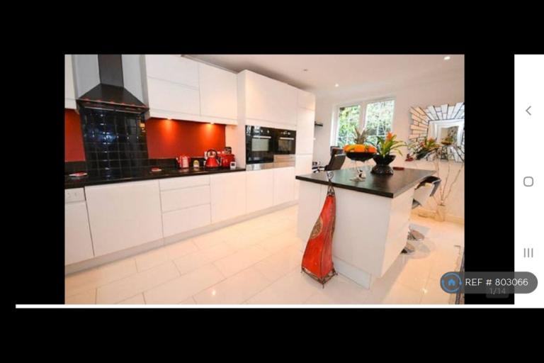 3 bedroom house in Mays Lane, Barnet, EN5 (3 bed) (#803066)