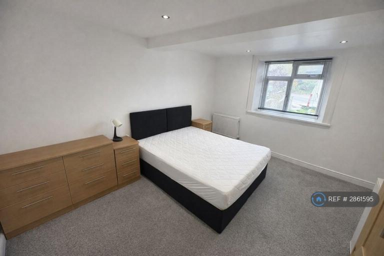 1 bedroom in Pield Heath Road, Uxbridge, UB8 (#2861595)