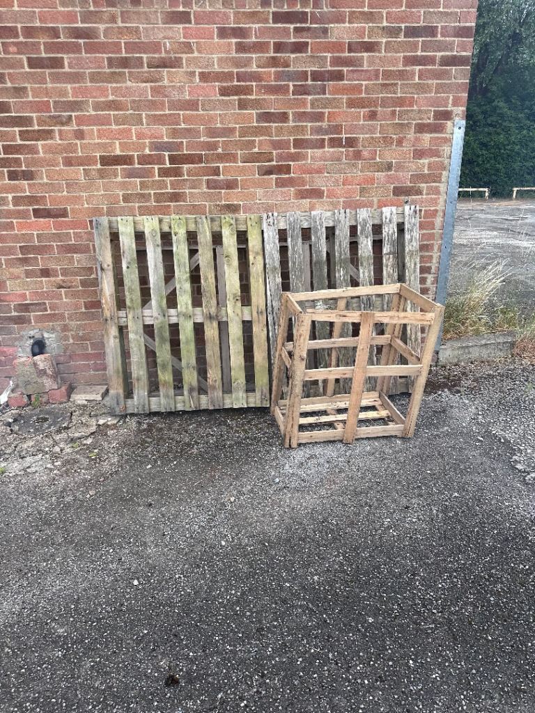 Free to collect Wooden Pallets and Crate for Upcycling or Firewood