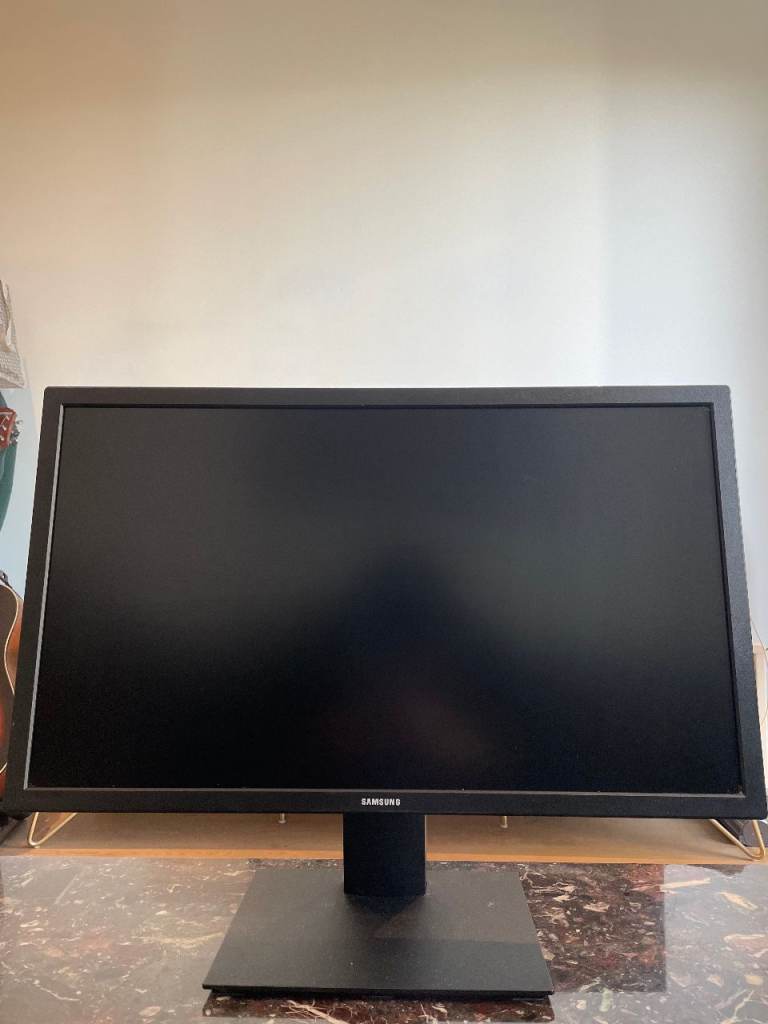 Samsung 24” Full HD Monitor (S31A) – Excellent Condition