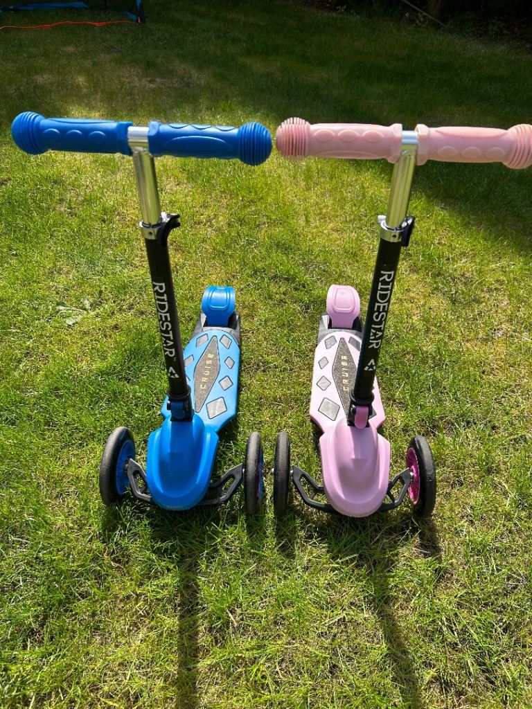 Pair of RIDESTAR Kids' 3-Wheel Scooters – Blue and Pink