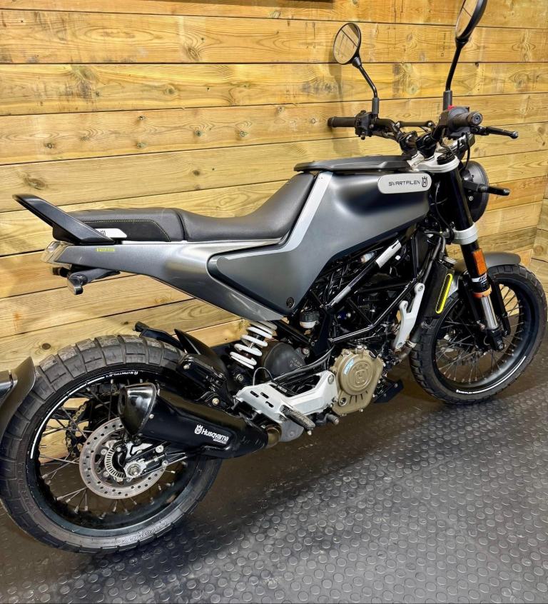 Husqvarna SVARTPILEN 125 / 2021 model / covered 11.3k miles 
