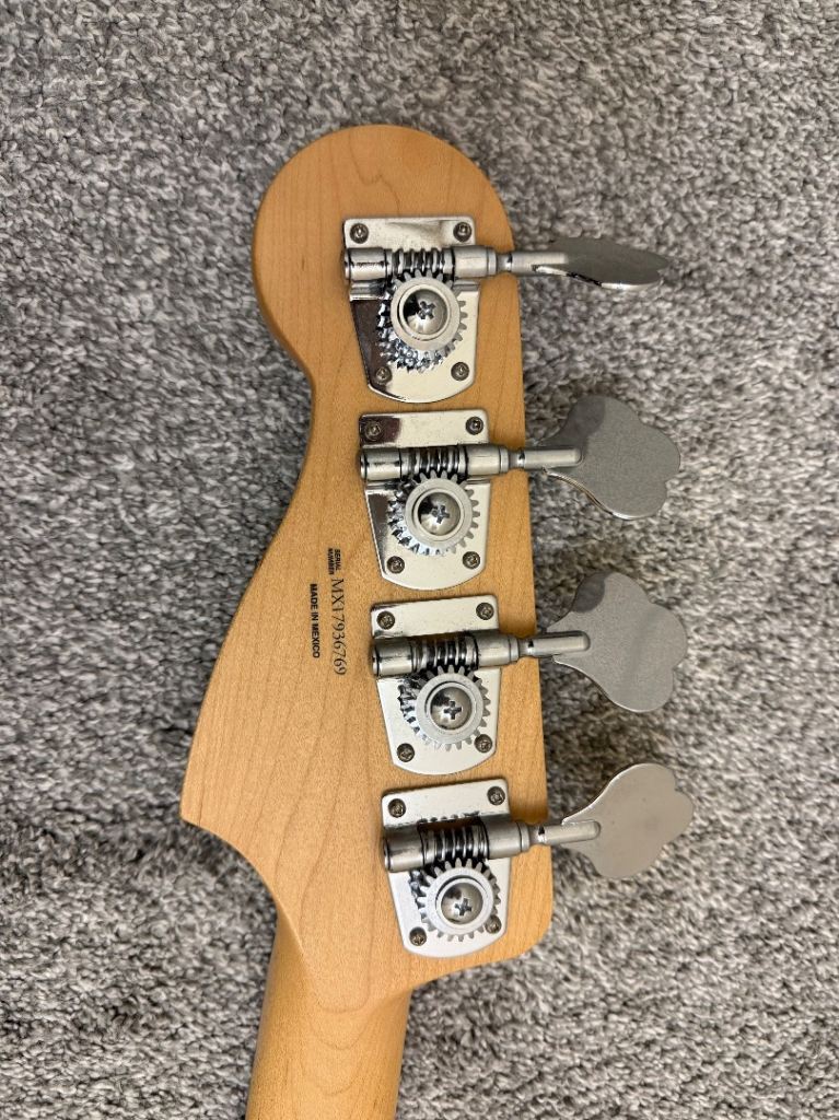 Fender P Bass 2018 MINT!!