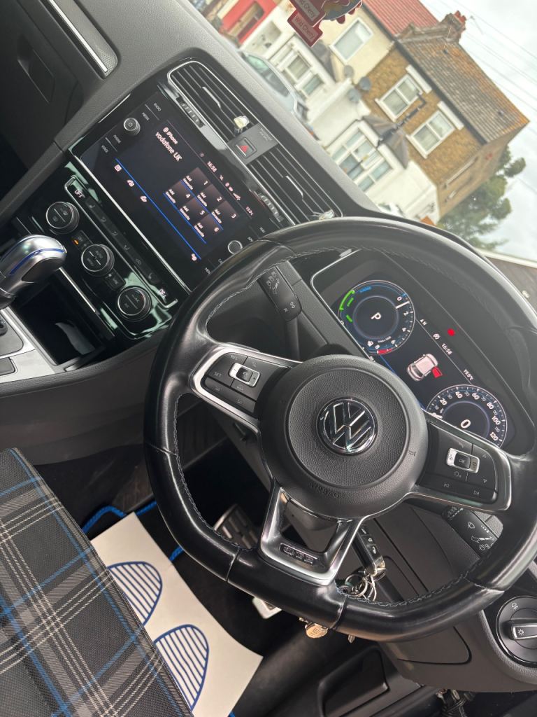 Volkswagen, GOLF, Hatchback, 2017, Semi-Auto, 1395 (cc), 5 doors