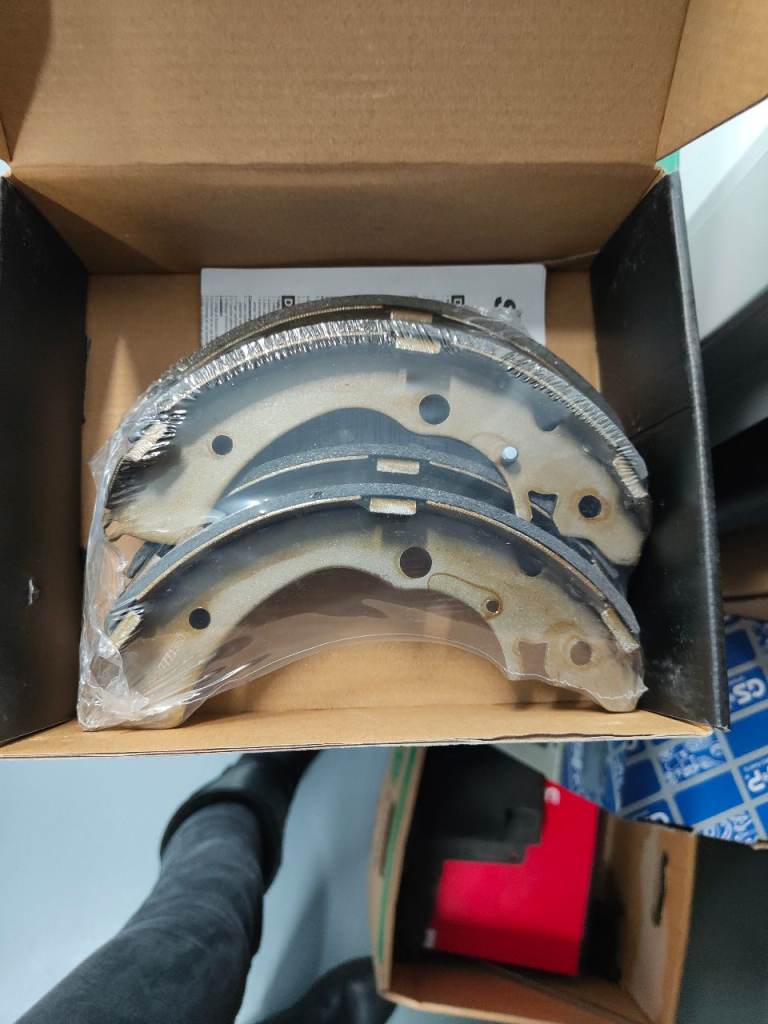 Honda CRV MKI Rear Brake Shoe set
