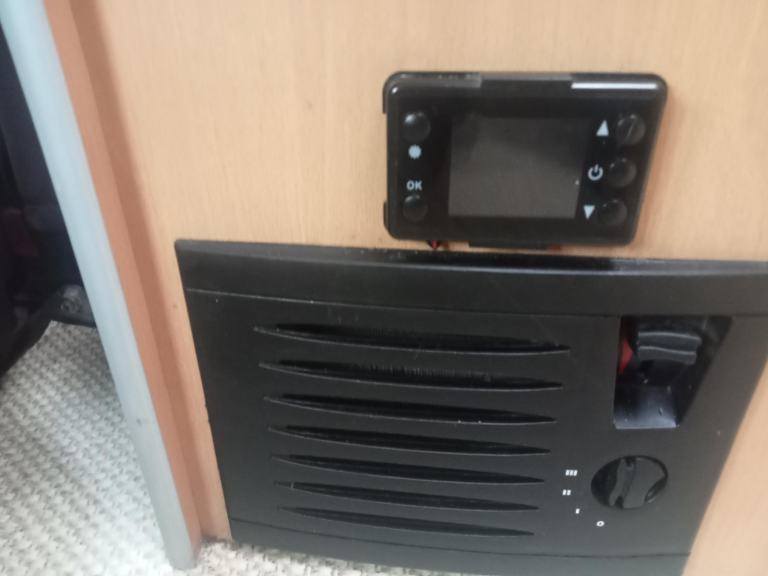 A CLASS PILOTE MOOVEO 6 BERTH 08 PLATE 