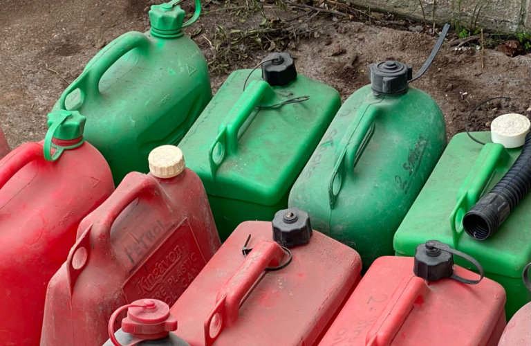 1x Red or green fuel jerry cans petrol diesel 2 stroke