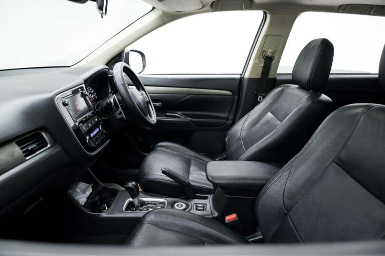 2013 Mitsubishi Outlander 2.2 DI-D GX5 5dr Auto ESTATE DIESEL Automatic