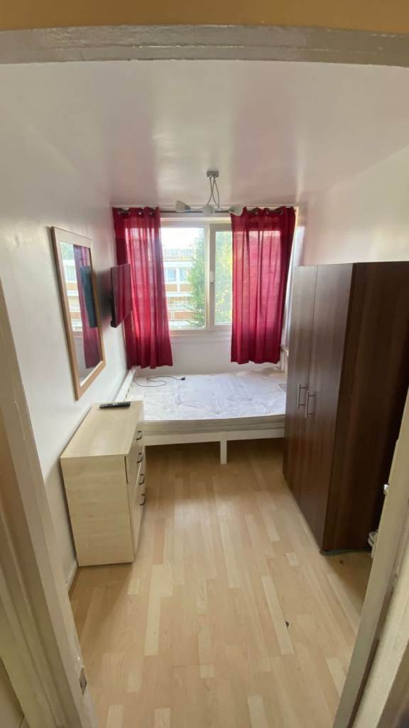 Spacious & Cosy single room for Rent SW15 4EZ