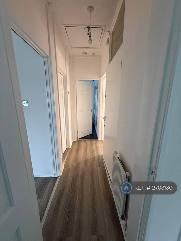 2 bedroom flat in Hanbridge Avenue, Newcastle-Under-Lyme, ST5 (2 bed) (#2703130)