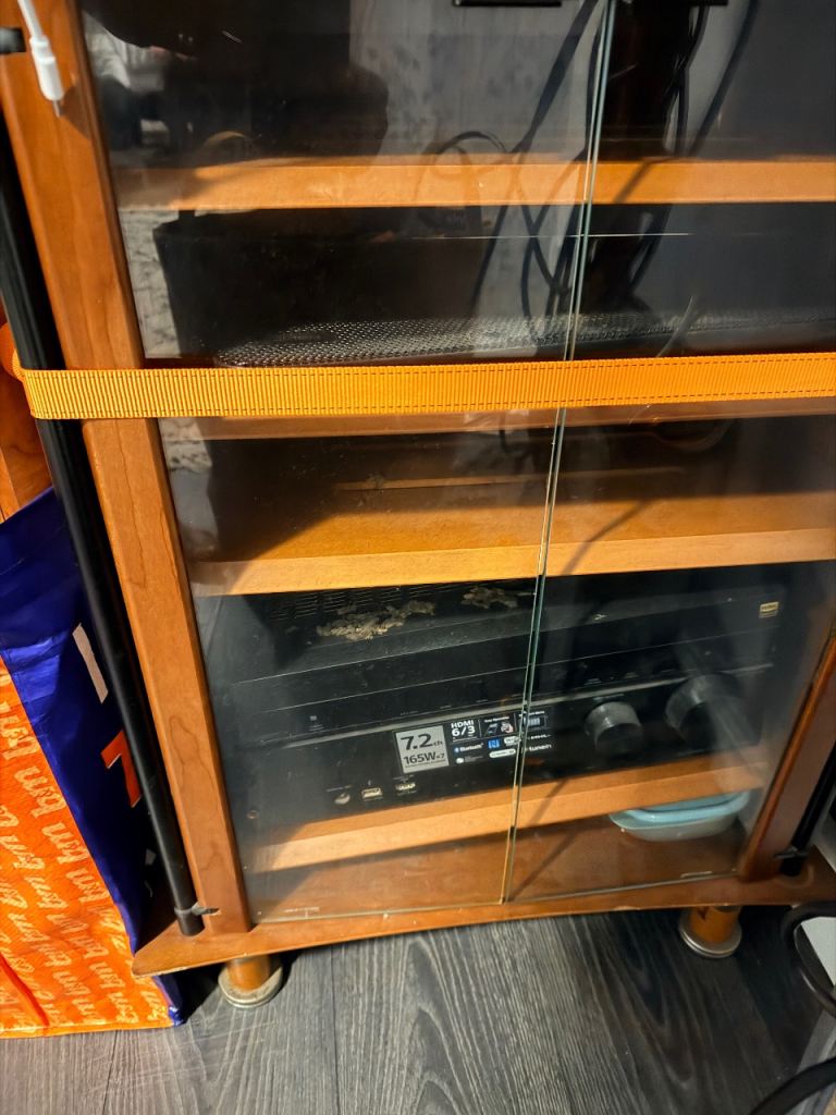 7 speaker surround with amp and stand 