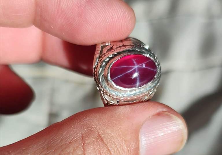 Star Ruby ring very rear gemstone 