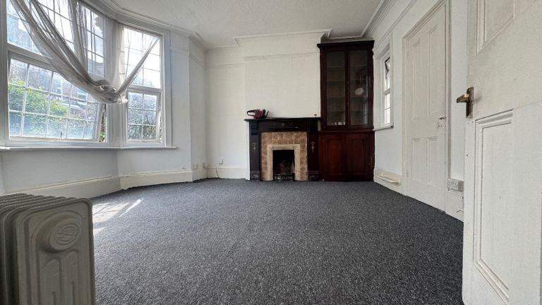 Spacious and Cosy 7 Bed House for Rent – ME2 4TR