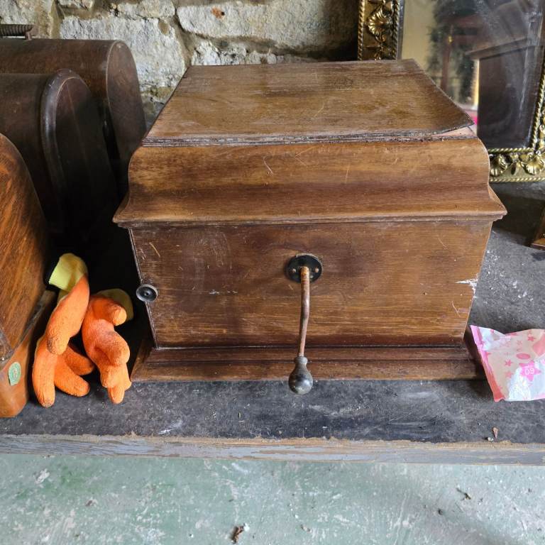 Vintage Wind-Up Record Player / Gramophone