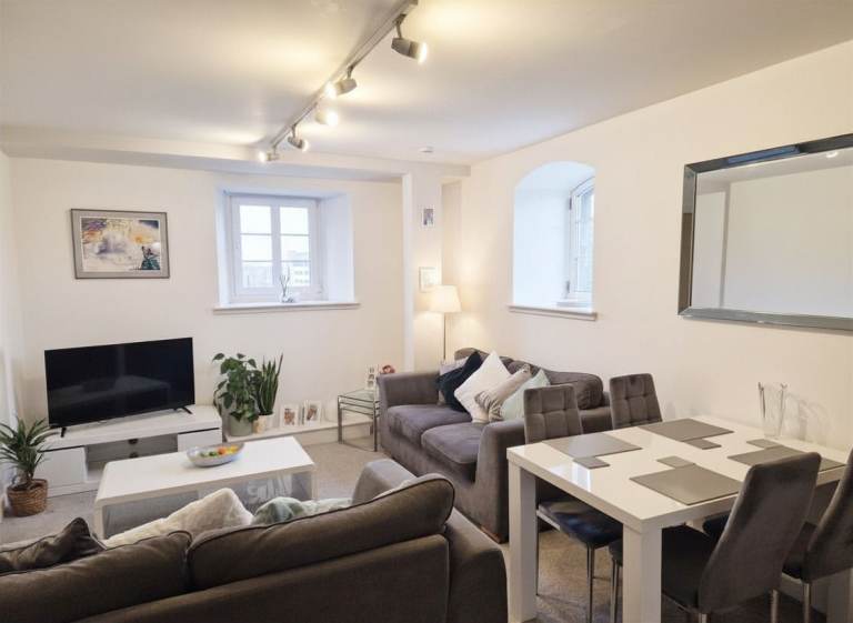 Festival Let - 2 Bed Flat Haymarket