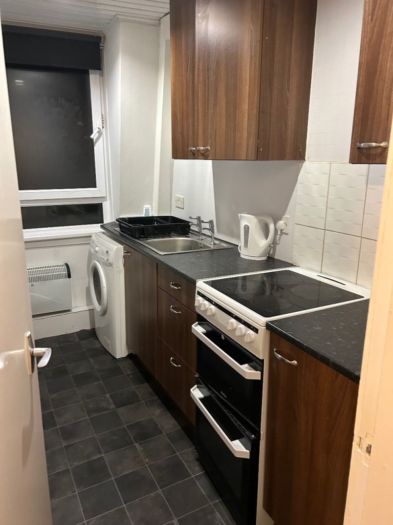 West end flat - £300 deposit