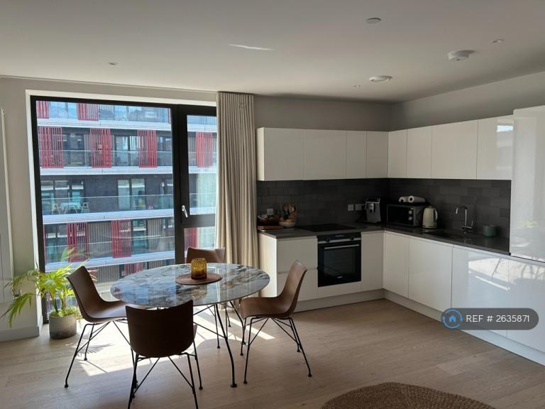 2 bedroom flat in John Cabot House, London, E16 (2 bed) (#2635871)