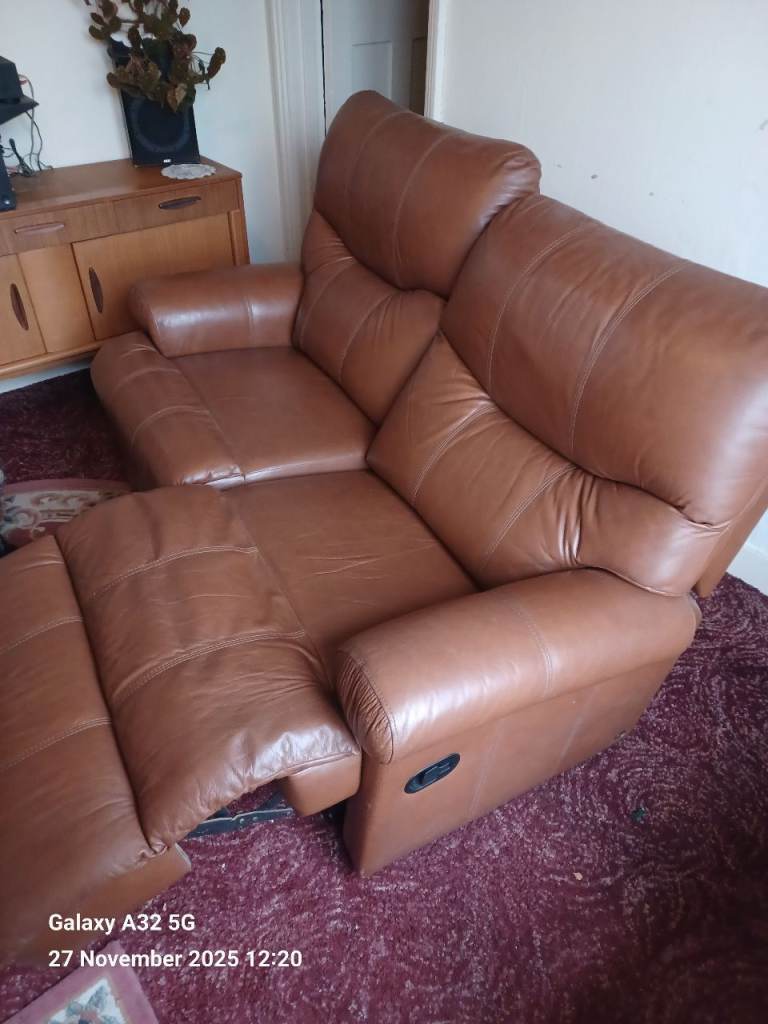 image for Leather sofa recliner 2 seater very good condition 