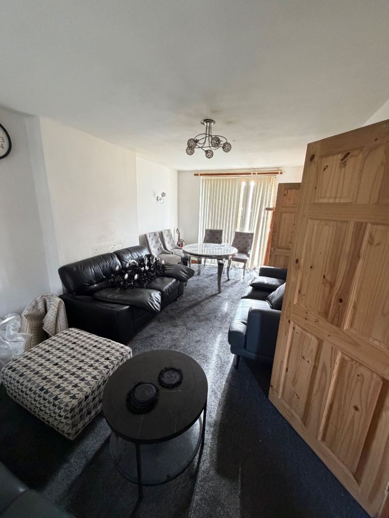 Private Single room available for rent 