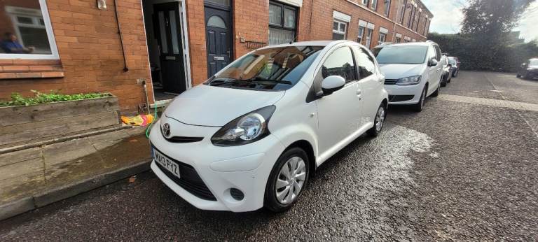 Toyota, AYGO, Hatchback, 2013, Manual, 998 (cc), 5 doors