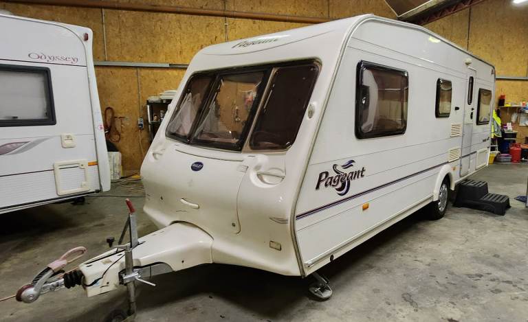 LATE 2004 BAILEY PAGEANT FIXED BED * PLEASE READ FULL ADVERT*
